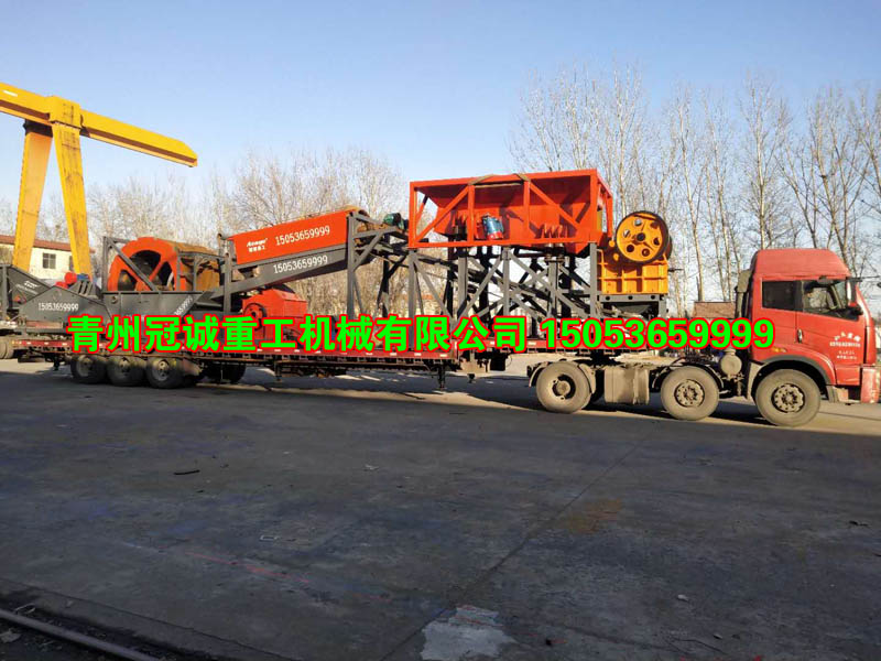 2019新款移動式鵝卵石破碎制砂洗沙設(shè)備生產(chǎn)發(fā)貨現(xiàn)場